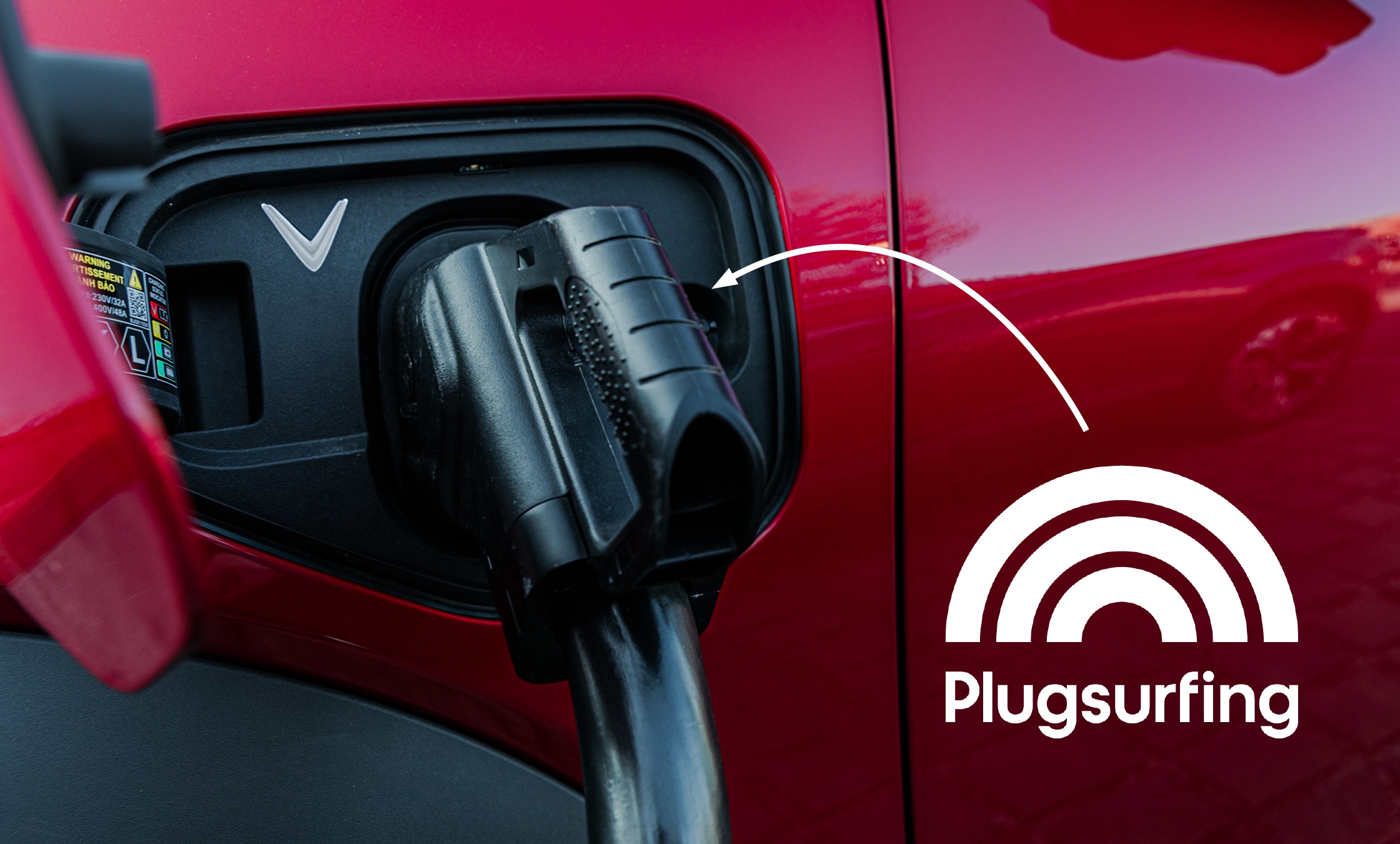 VinFast kooperiert mit Plugsurfing: Ausbau der nahtlosen Ladeinfrastruktur in Europa